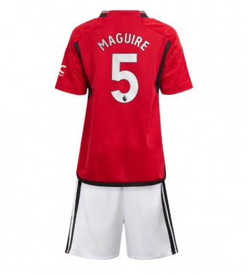 Manchester United Harry Maguire #5 Primera Equipación Niños 2023-24 Manga Corta (+ Pantalones cortos)